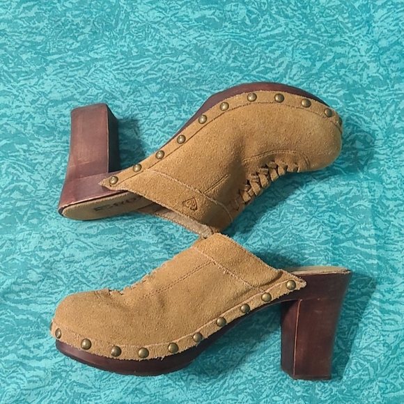 Roxy "Yodel" Suede Heels - Picture 4 of 14